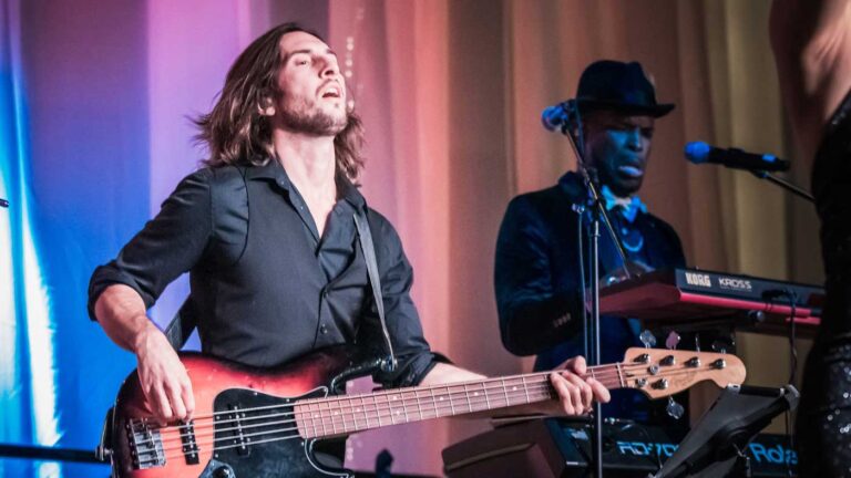 Liquid Blue Bass Guitarist Mike and Keyboardist Perry