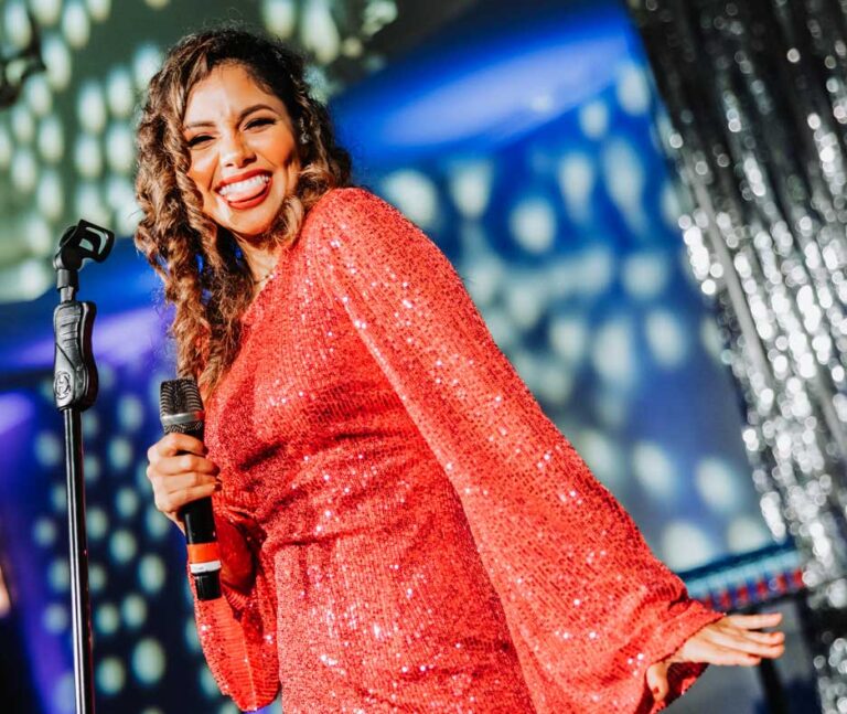 Photo of Liquid Blue Lead Vocalist Hada Singing in Spanish