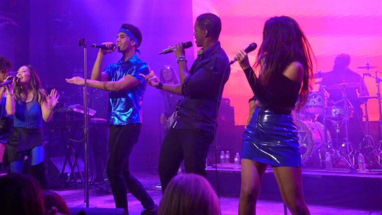 Shades of Blue Wedding Party Band with Lead Vocalist Chad